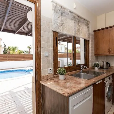 Malama 28 Ekaterina 帕拉利米尼