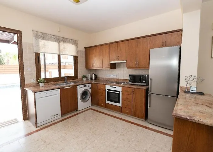 Malama 28 Ekaterina * Paralimni