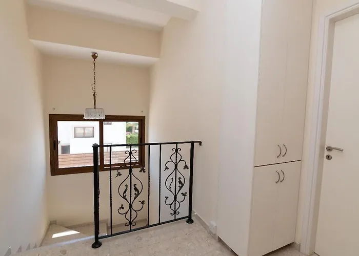 Malama 28 Ekaterina * Paralimni