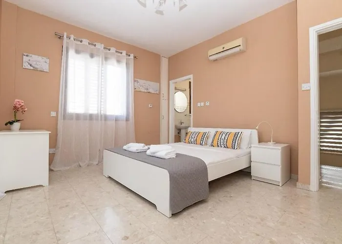 Malama 28 Ekaterina Vila *