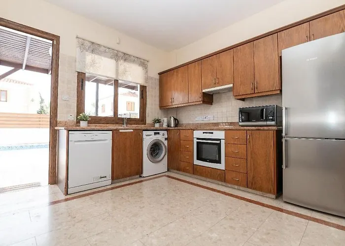 Malama 28 Ekaterina Paralimni