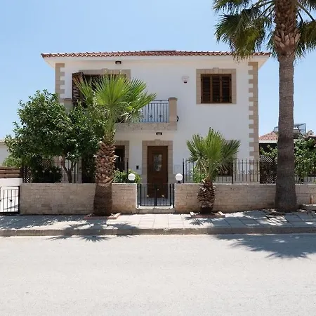 Malama 28 Ekaterina Paralimni