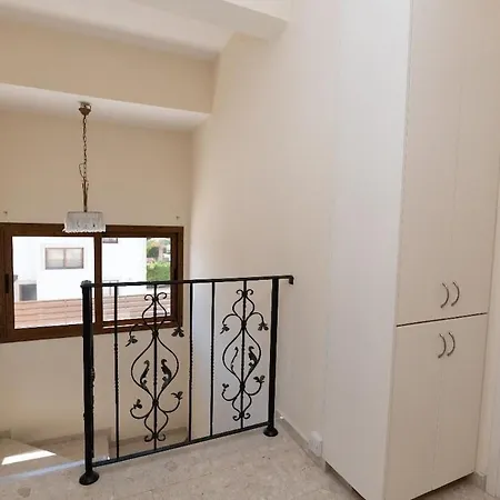 Malama 28 Ekaterina * Paralimni