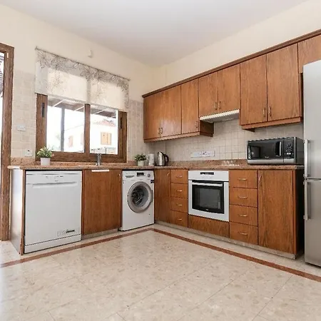 Malama 28 Ekaterina Paralimni