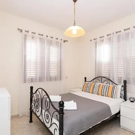 Malama 28 Ekaterina Villa Paralimni