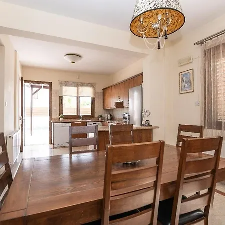 Malama 28 Ekaterina Villa Paralimni