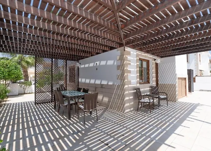 Malama 28 Ekaterina * Paralimni